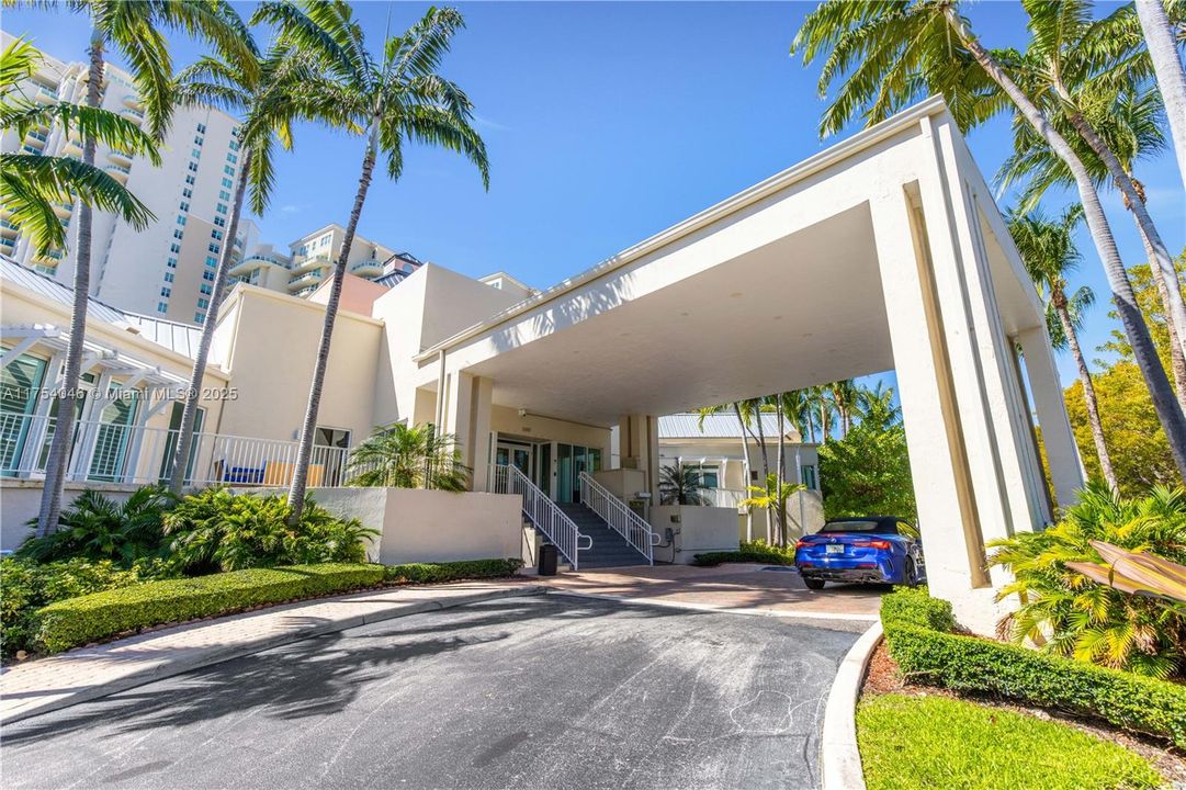 Recently Sold: $849,000 (3 beds, 3 baths, 1849 Square Feet)