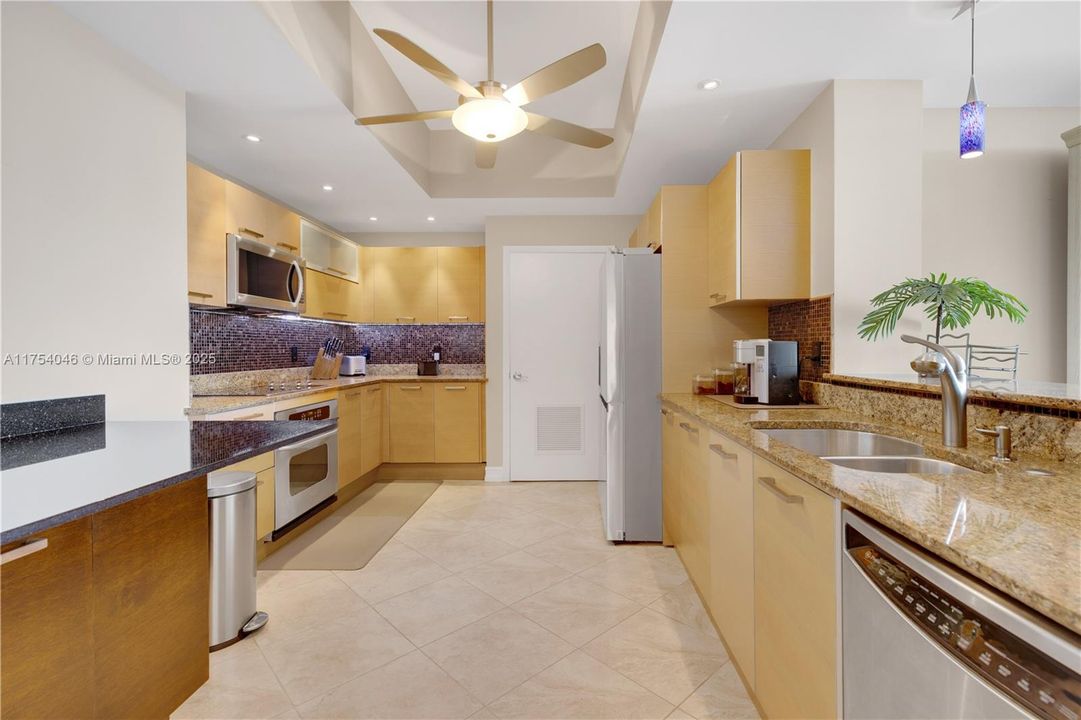 Recently Sold: $849,000 (3 beds, 3 baths, 1849 Square Feet)