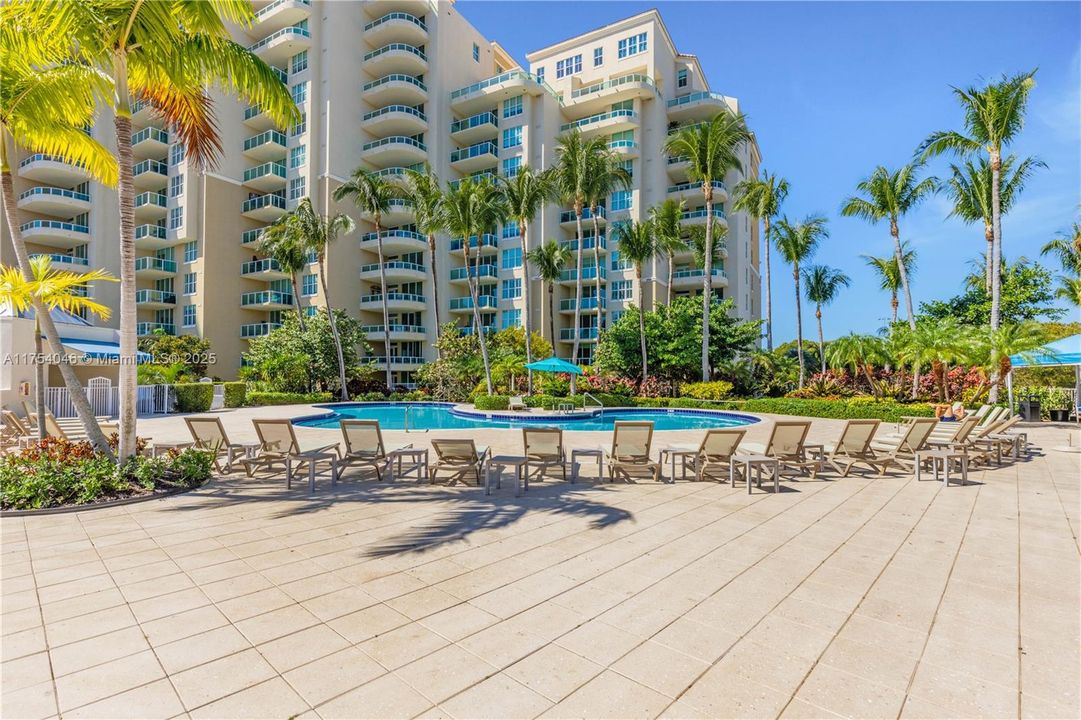 Recently Sold: $849,000 (3 beds, 3 baths, 1849 Square Feet)