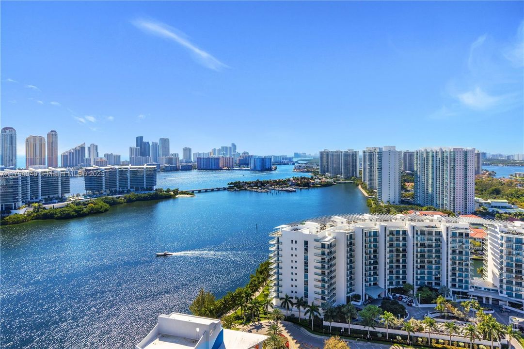 Recently Sold: $849,000 (3 beds, 3 baths, 1849 Square Feet)