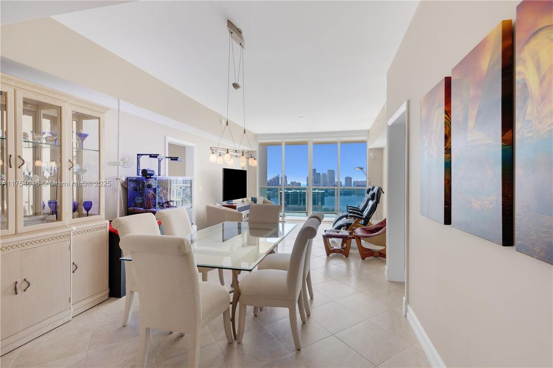 Recently Sold: $849,000 (3 beds, 3 baths, 1849 Square Feet)