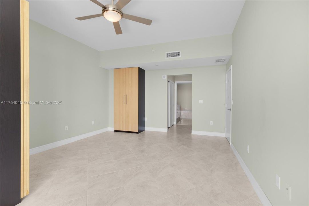 Recently Sold: $849,000 (3 beds, 3 baths, 1849 Square Feet)