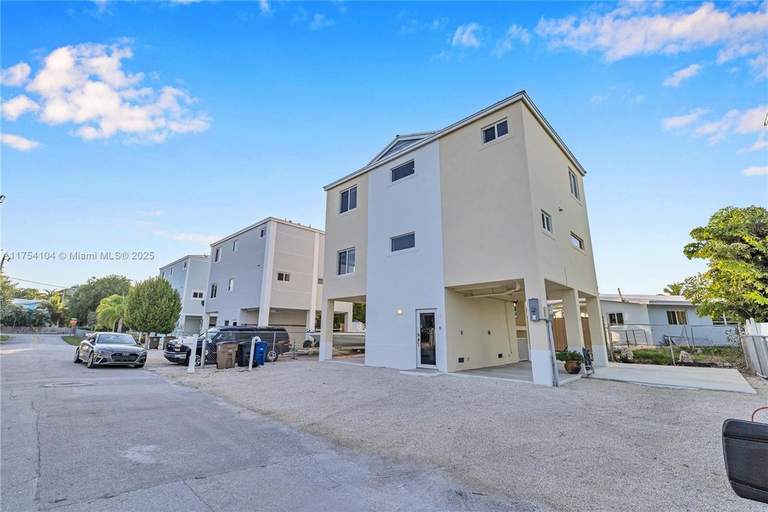 For Rent: $4,000 (3 beds, 2 baths, 1632 Square Feet)