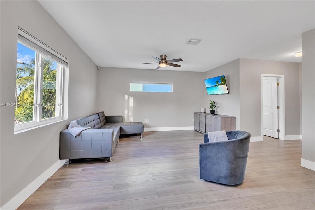 For Rent: $4,000 (3 beds, 2 baths, 1632 Square Feet)