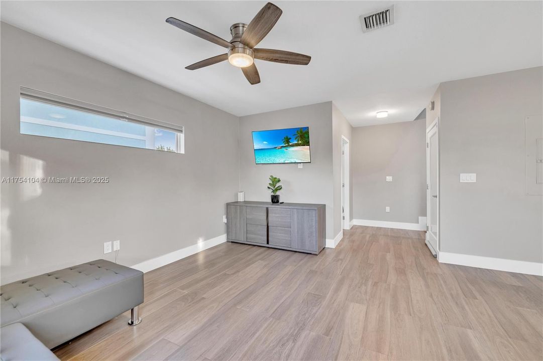 For Rent: $4,000 (3 beds, 2 baths, 1632 Square Feet)