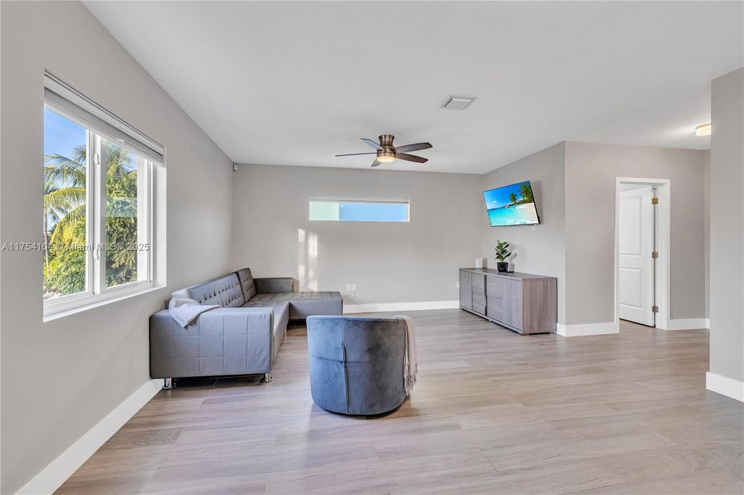 For Rent: $4,000 (3 beds, 2 baths, 1632 Square Feet)