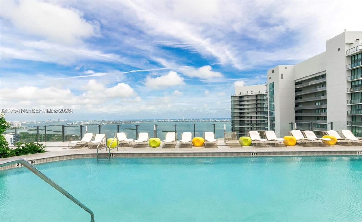 En Venta: $565,000 (2 camas, 2 baños, 944 Pies cuadrados)