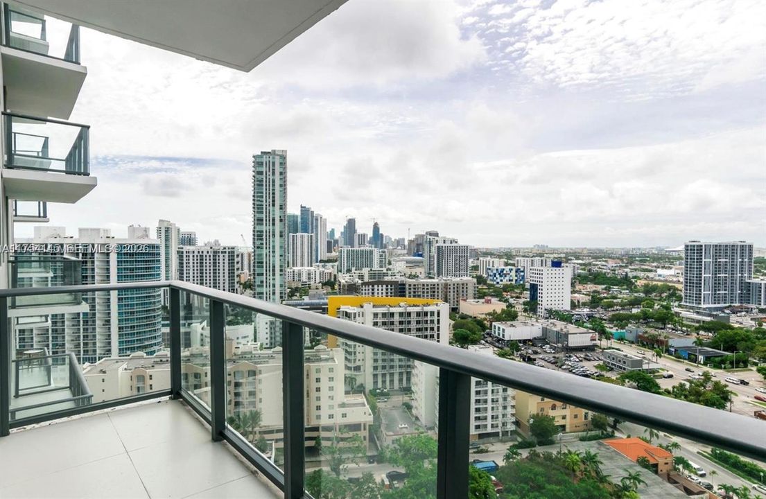 En Venta: $565,000 (2 camas, 2 baños, 944 Pies cuadrados)