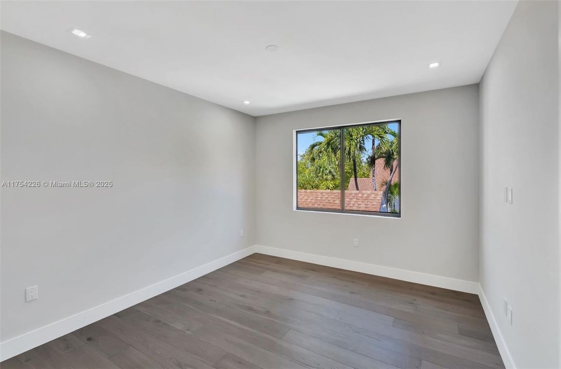 Недавно продано: $1,890,000 (4 спален, 5 ванн, 3103 Квадратных фут)