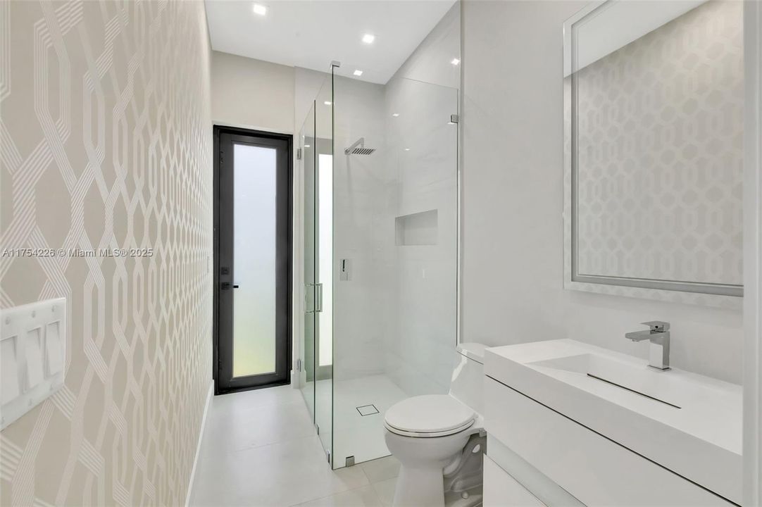 Недавно продано: $1,890,000 (4 спален, 5 ванн, 3103 Квадратных фут)