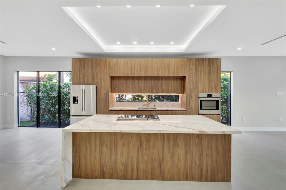 Недавно продано: $1,890,000 (4 спален, 5 ванн, 3103 Квадратных фут)