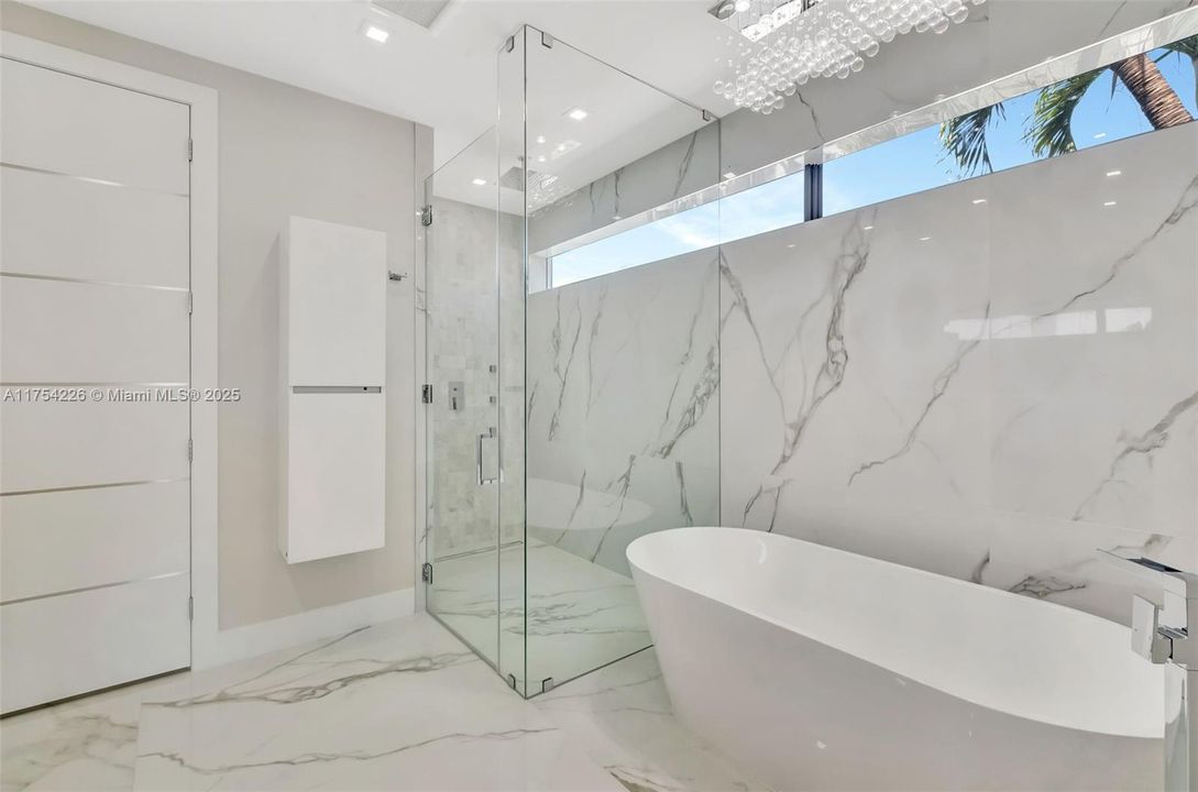 Недавно продано: $1,890,000 (4 спален, 5 ванн, 3103 Квадратных фут)