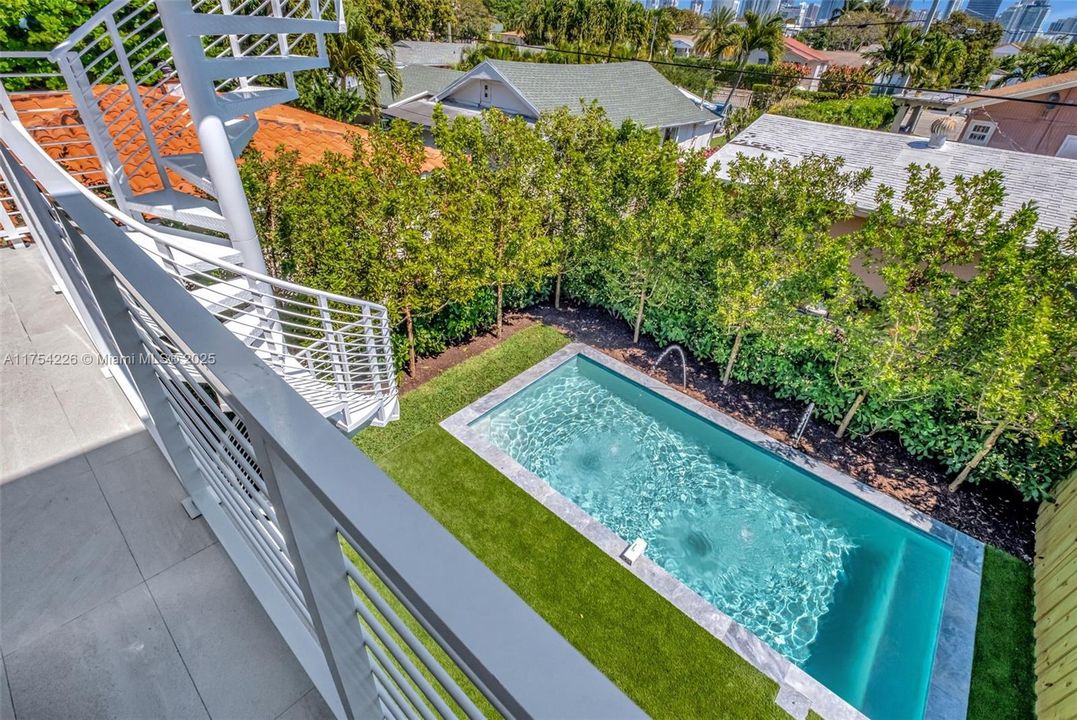 Недавно продано: $1,890,000 (4 спален, 5 ванн, 3103 Квадратных фут)