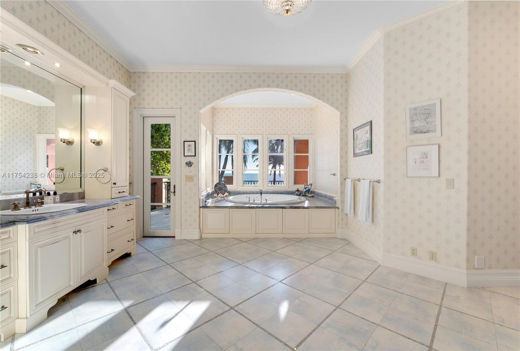 На продажу: $30,000,000 (6 спален, 6 ванн, 9552 Квадратных фут)