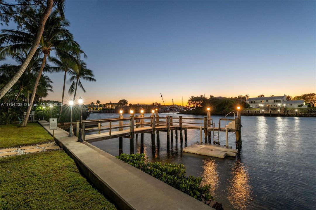 На продажу: $30,000,000 (6 спален, 6 ванн, 9552 Квадратных фут)