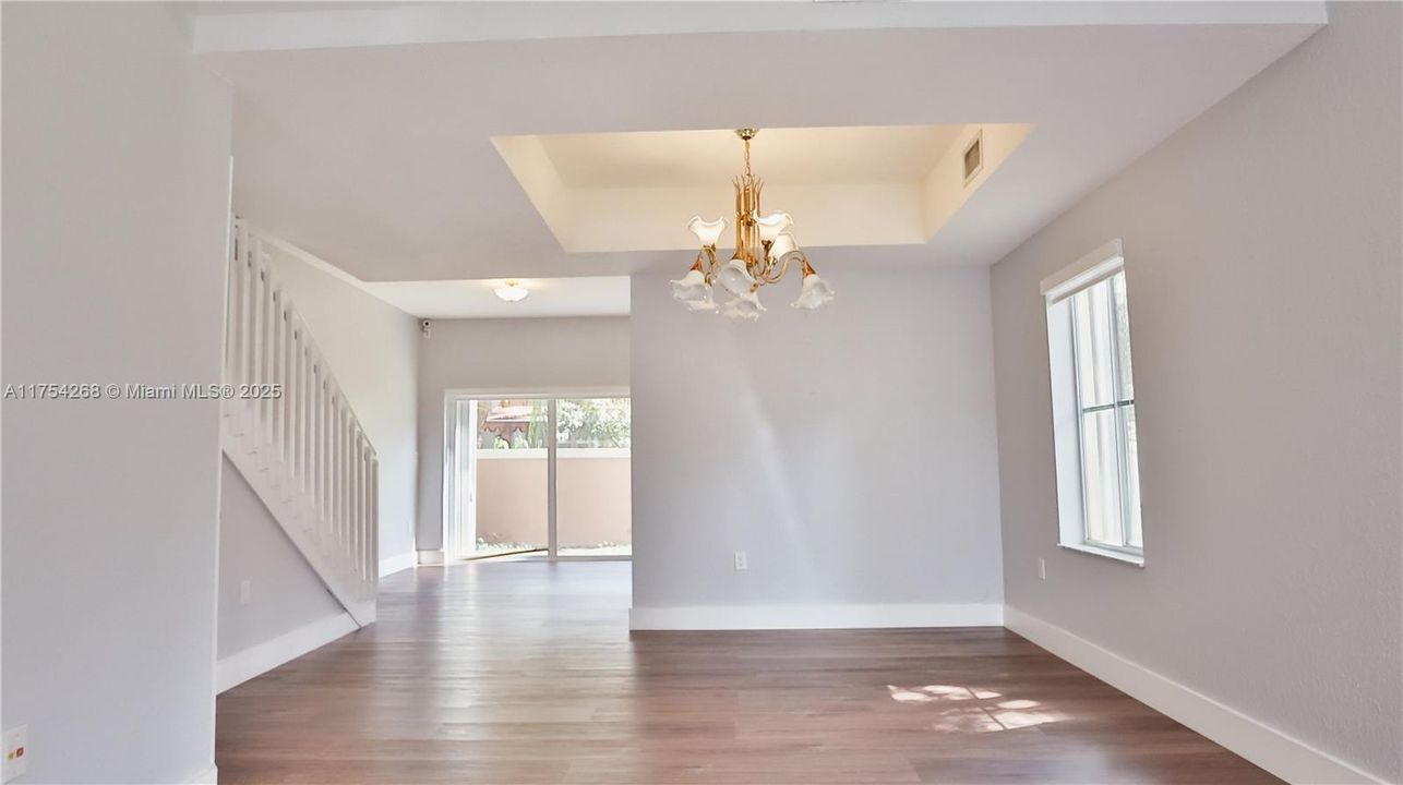 Vendido Recientemente: $499,000 (4 camas, 3 baños, 1475 Pies cuadrados)