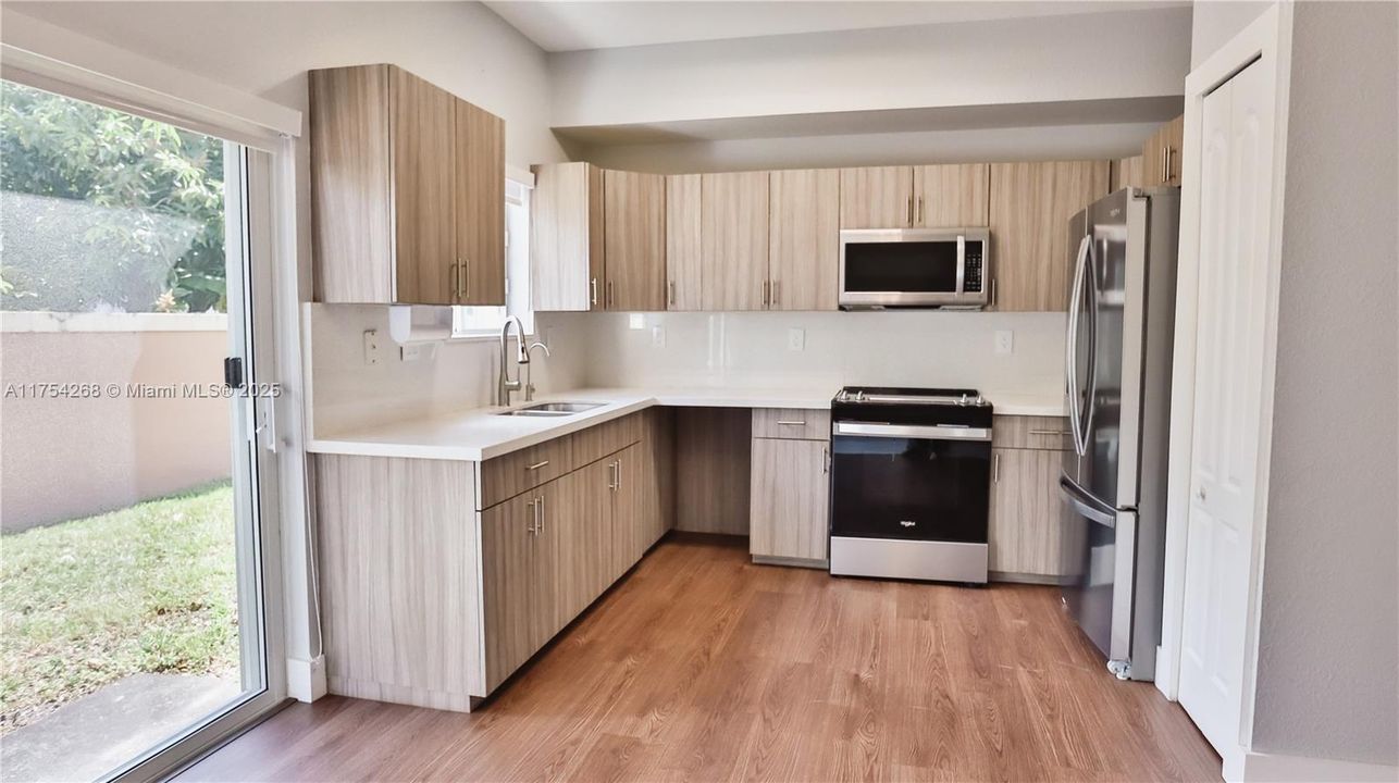 Vendido Recientemente: $499,000 (4 camas, 3 baños, 1475 Pies cuadrados)