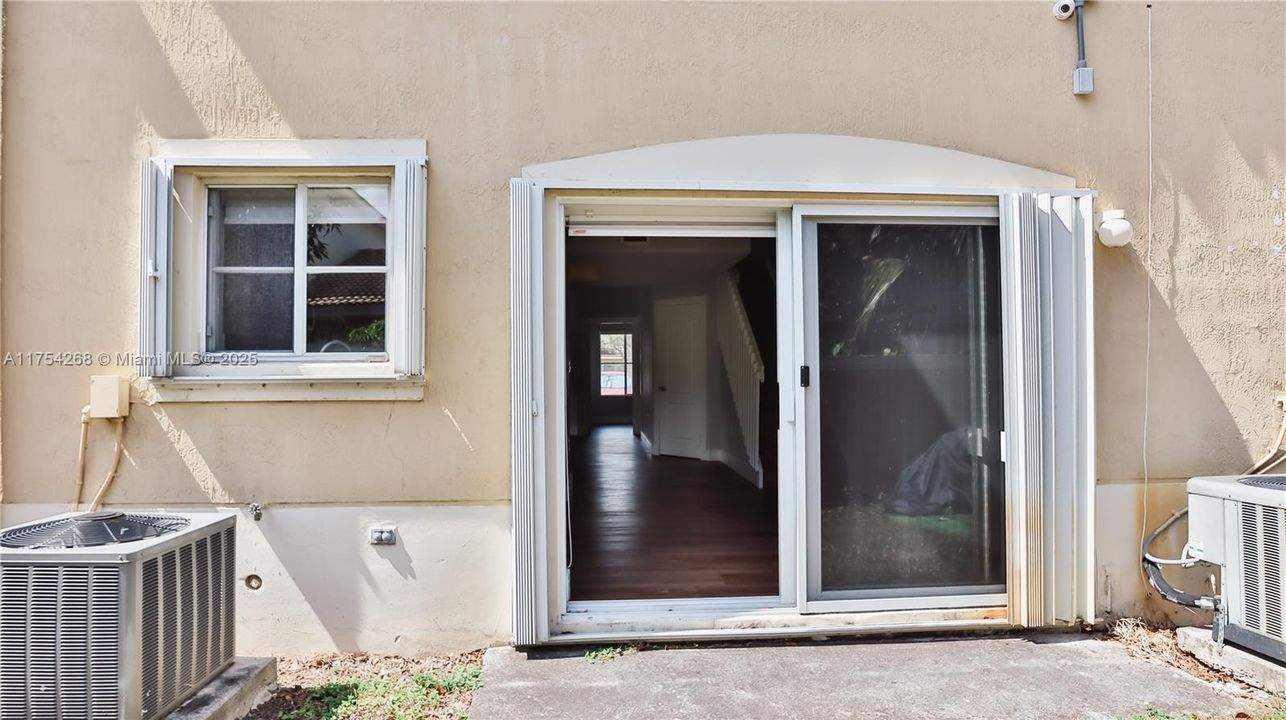 Vendido Recientemente: $499,000 (4 camas, 3 baños, 1475 Pies cuadrados)