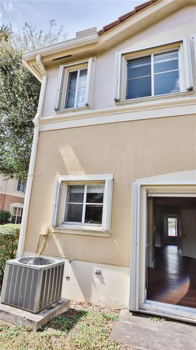 Vendido Recientemente: $499,000 (4 camas, 3 baños, 1475 Pies cuadrados)