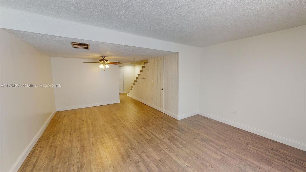 En Venta: $329,900 (2 camas, 1 baños, 0 Pies cuadrados)