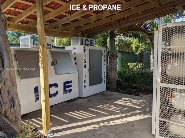 待售: $299,000 (0.04 acres)