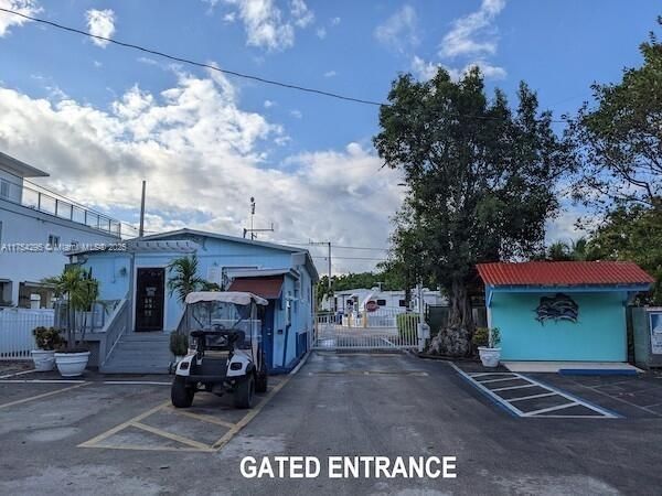 待售: $299,000 (0.04 acres)