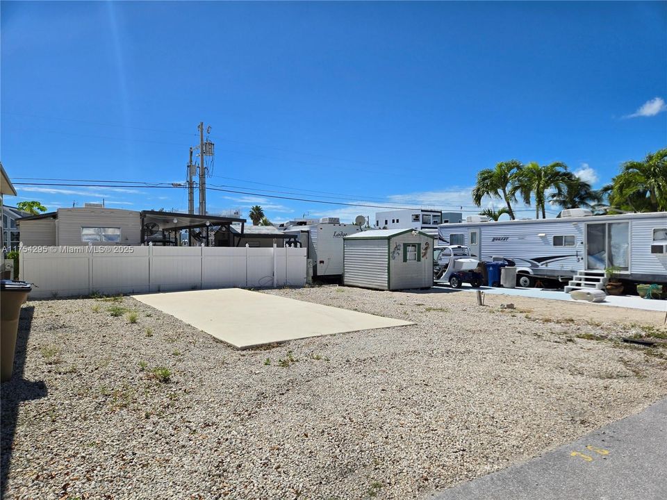 待售: $299,000 (0.04 acres)