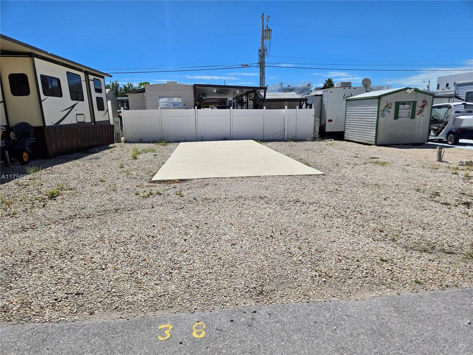 待售: $299,000 (0.04 acres)