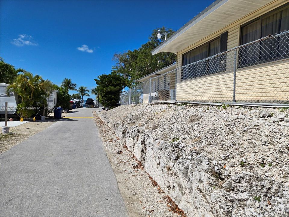 待售: $299,000 (0.04 acres)