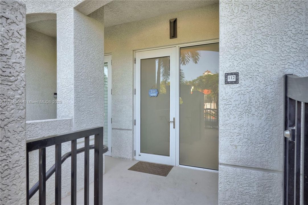 Recently Rented: $8,700 (3 beds, 3 baths, 2860 Square Feet)