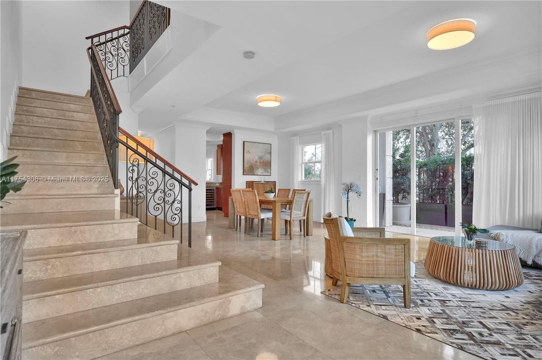 Recently Rented: $8,700 (3 beds, 3 baths, 2860 Square Feet)