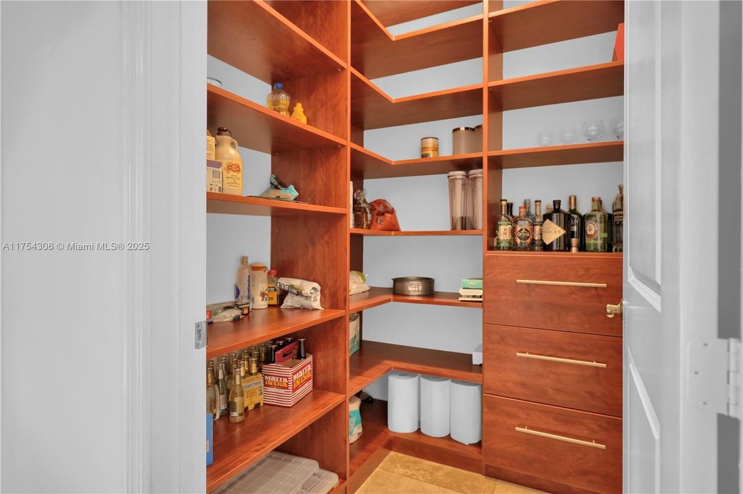 Recently Rented: $8,700 (3 beds, 3 baths, 2860 Square Feet)