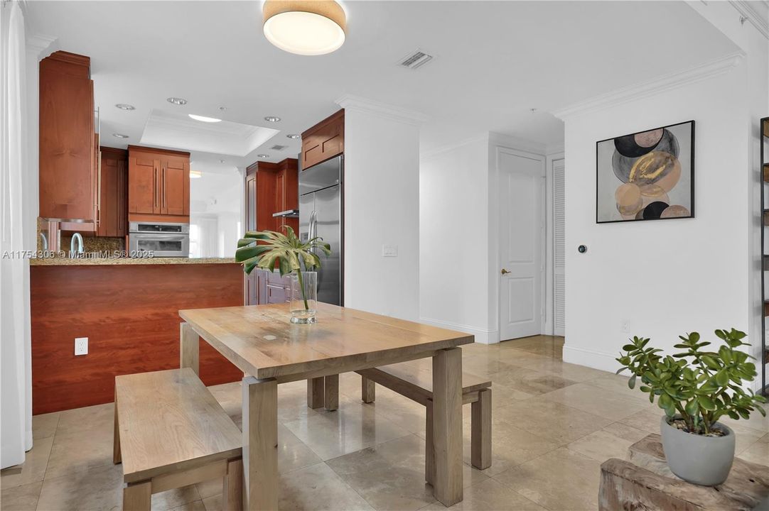 Recently Rented: $8,700 (3 beds, 3 baths, 2860 Square Feet)