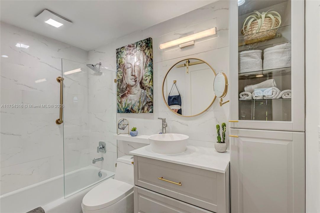 For Rent: $2,200 (2 beds, 2 baths, 1063 Square Feet)