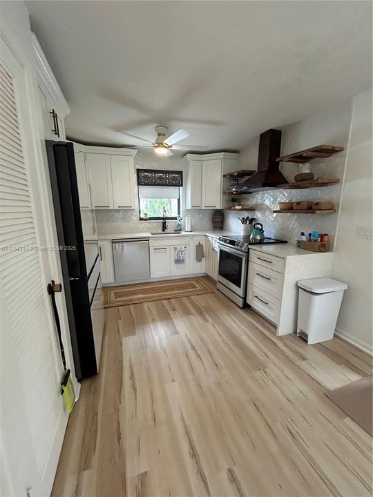 For Rent: $2,200 (2 beds, 2 baths, 1063 Square Feet)