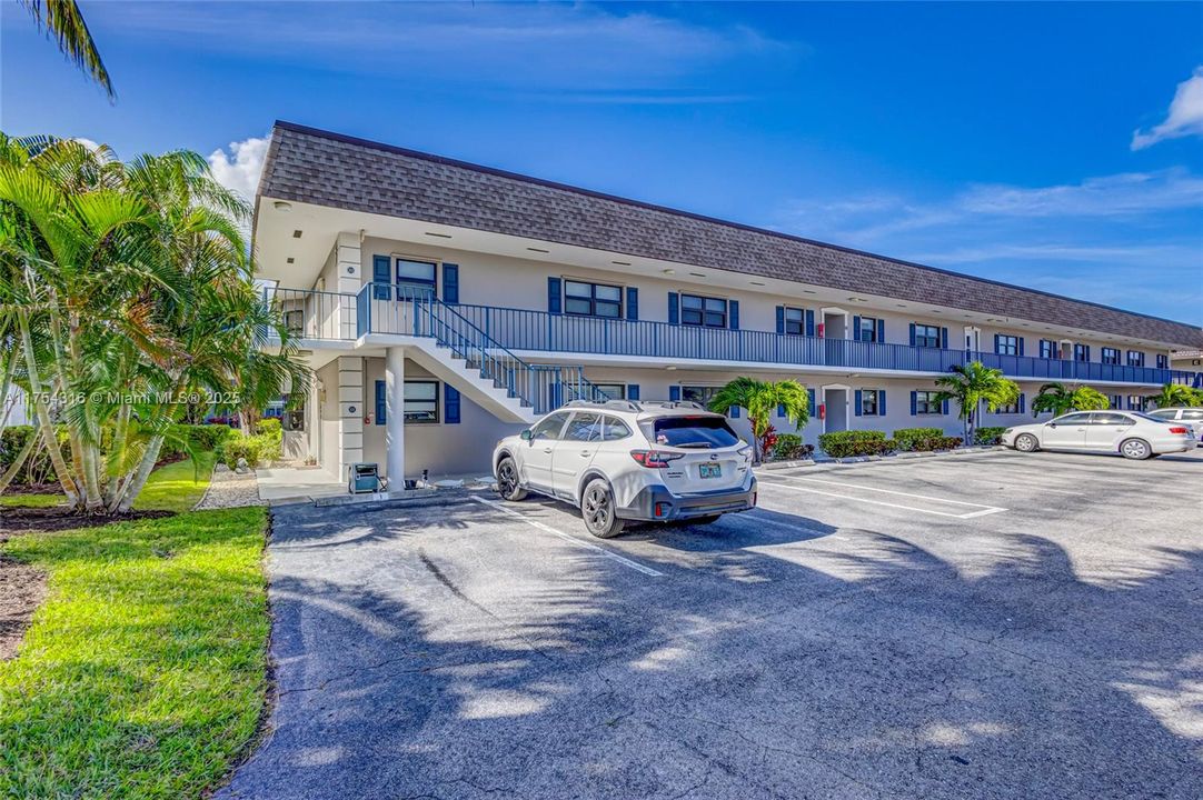 For Rent: $2,200 (2 beds, 2 baths, 1063 Square Feet)