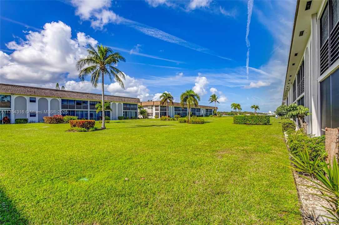 For Rent: $2,200 (2 beds, 2 baths, 1063 Square Feet)