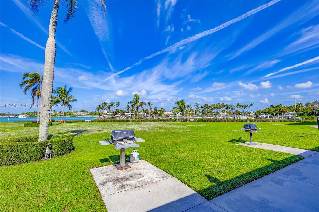 For Rent: $2,200 (2 beds, 2 baths, 1063 Square Feet)