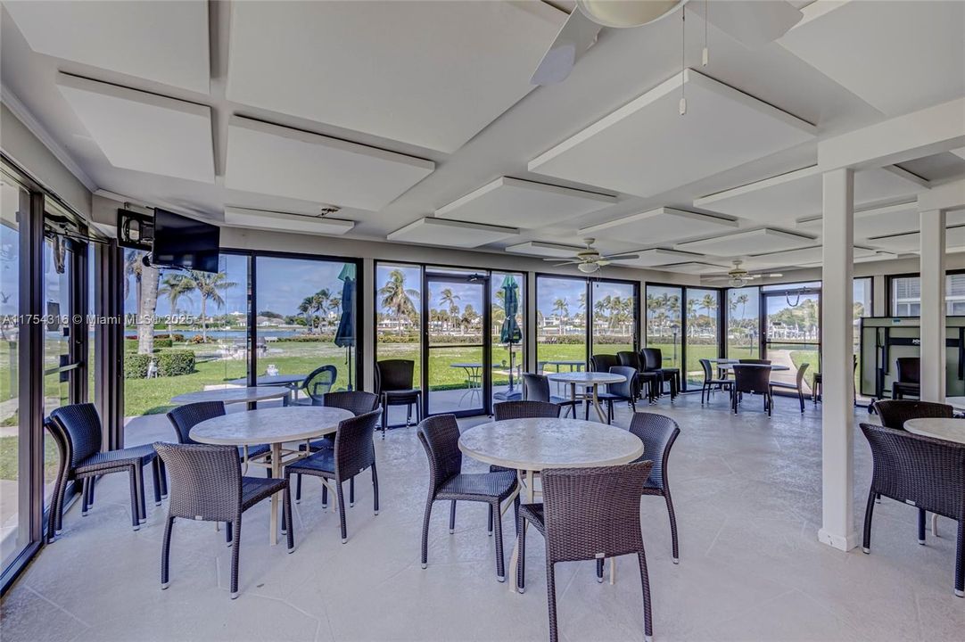 For Rent: $2,200 (2 beds, 2 baths, 1063 Square Feet)