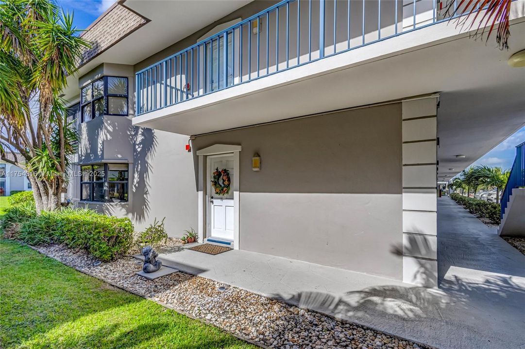 For Rent: $2,200 (2 beds, 2 baths, 1063 Square Feet)