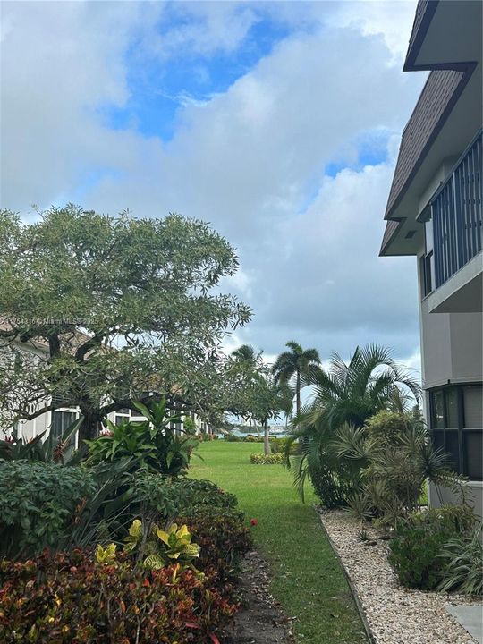 For Rent: $2,200 (2 beds, 2 baths, 1063 Square Feet)