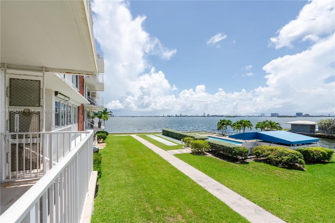 Recently Sold: $275,000 (1 beds, 1 baths, 891 Square Feet)