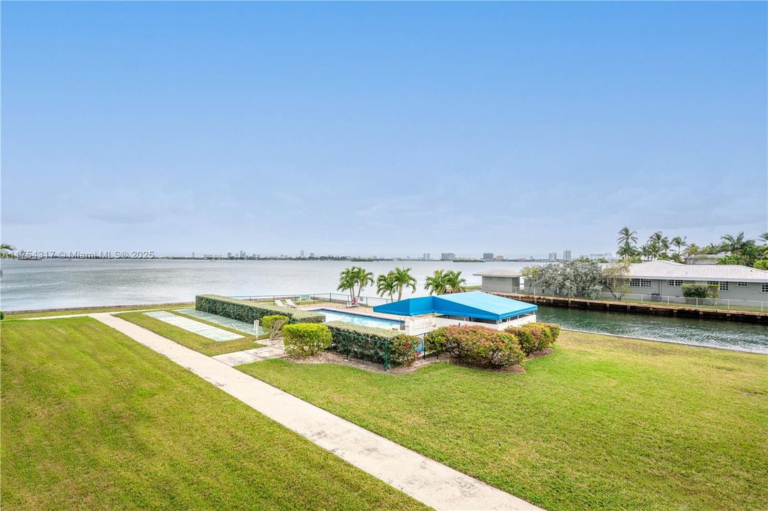 Recently Sold: $275,000 (1 beds, 1 baths, 891 Square Feet)