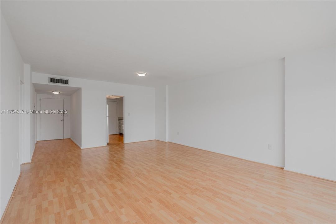 Recently Sold: $275,000 (1 beds, 1 baths, 891 Square Feet)