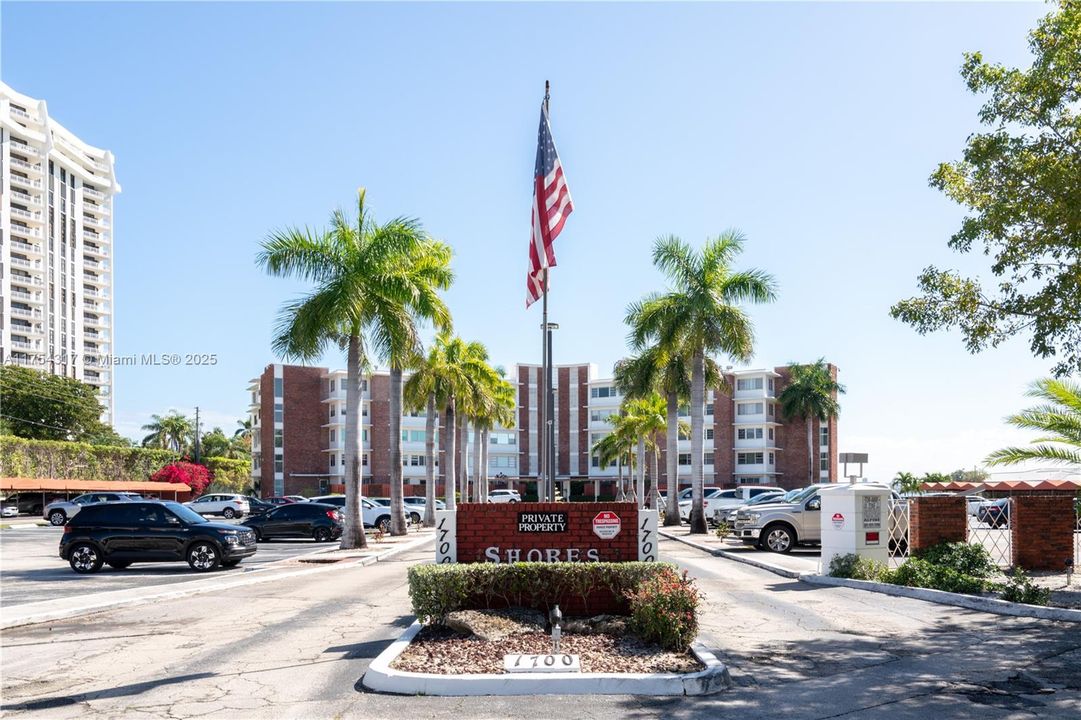 Recently Sold: $275,000 (1 beds, 1 baths, 891 Square Feet)