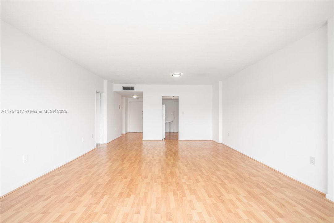 Recently Sold: $275,000 (1 beds, 1 baths, 891 Square Feet)