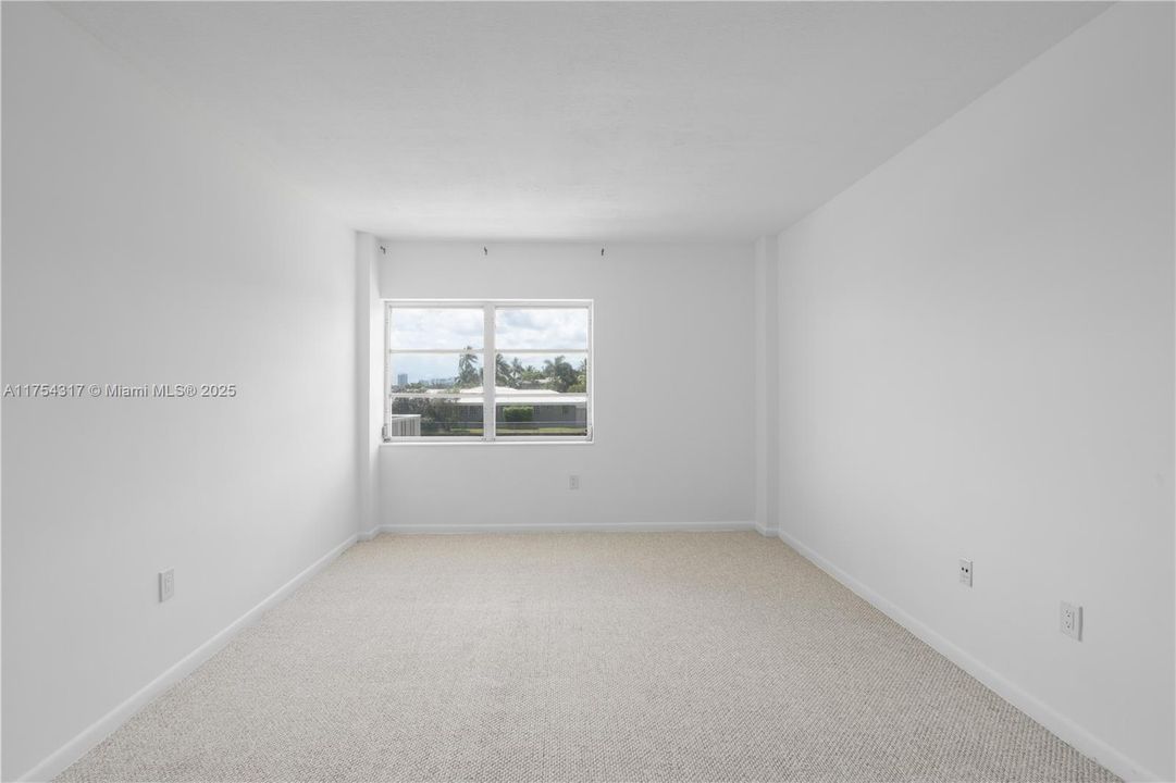 Recently Sold: $275,000 (1 beds, 1 baths, 891 Square Feet)