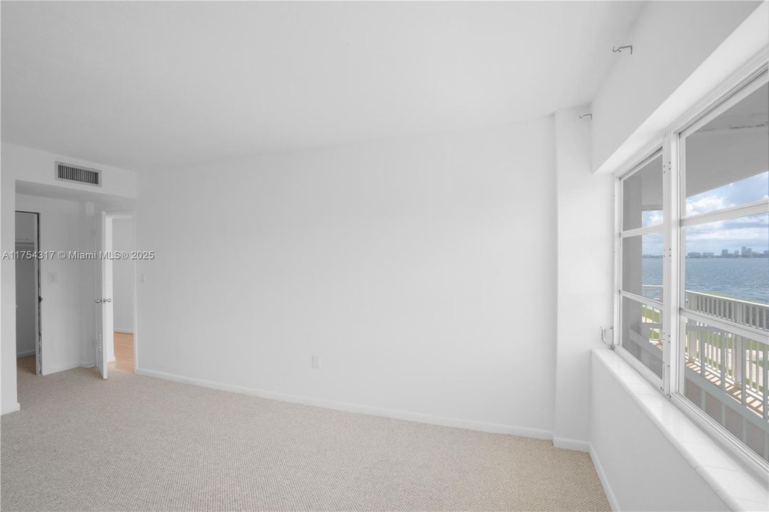 Recently Sold: $275,000 (1 beds, 1 baths, 891 Square Feet)