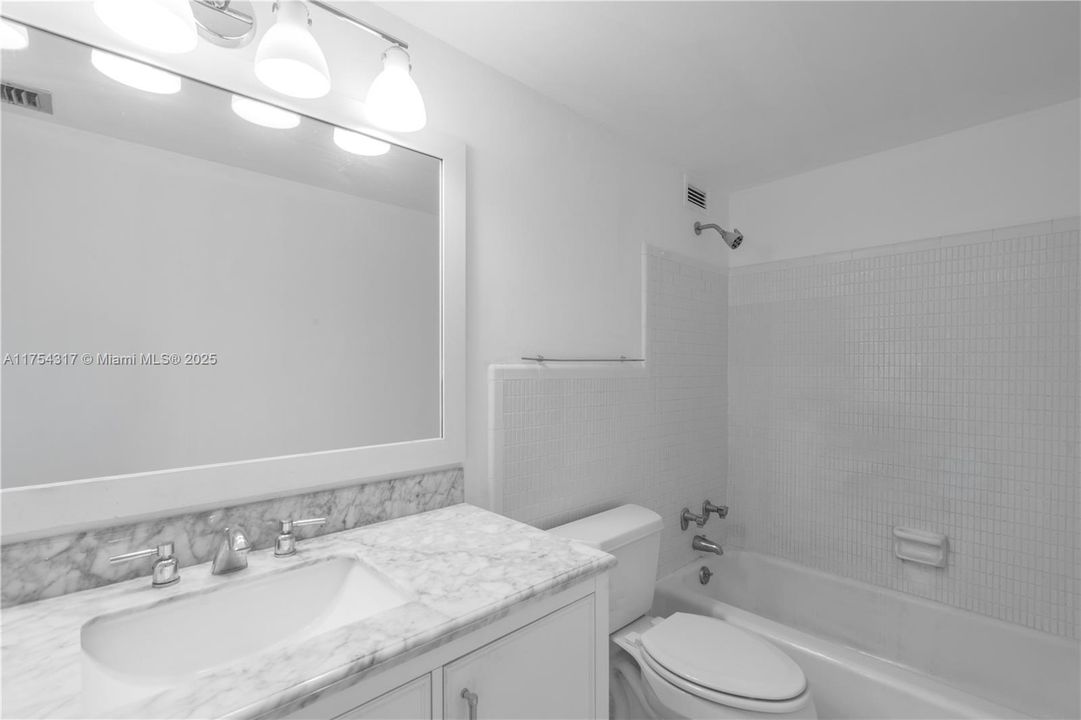 Recently Sold: $275,000 (1 beds, 1 baths, 891 Square Feet)