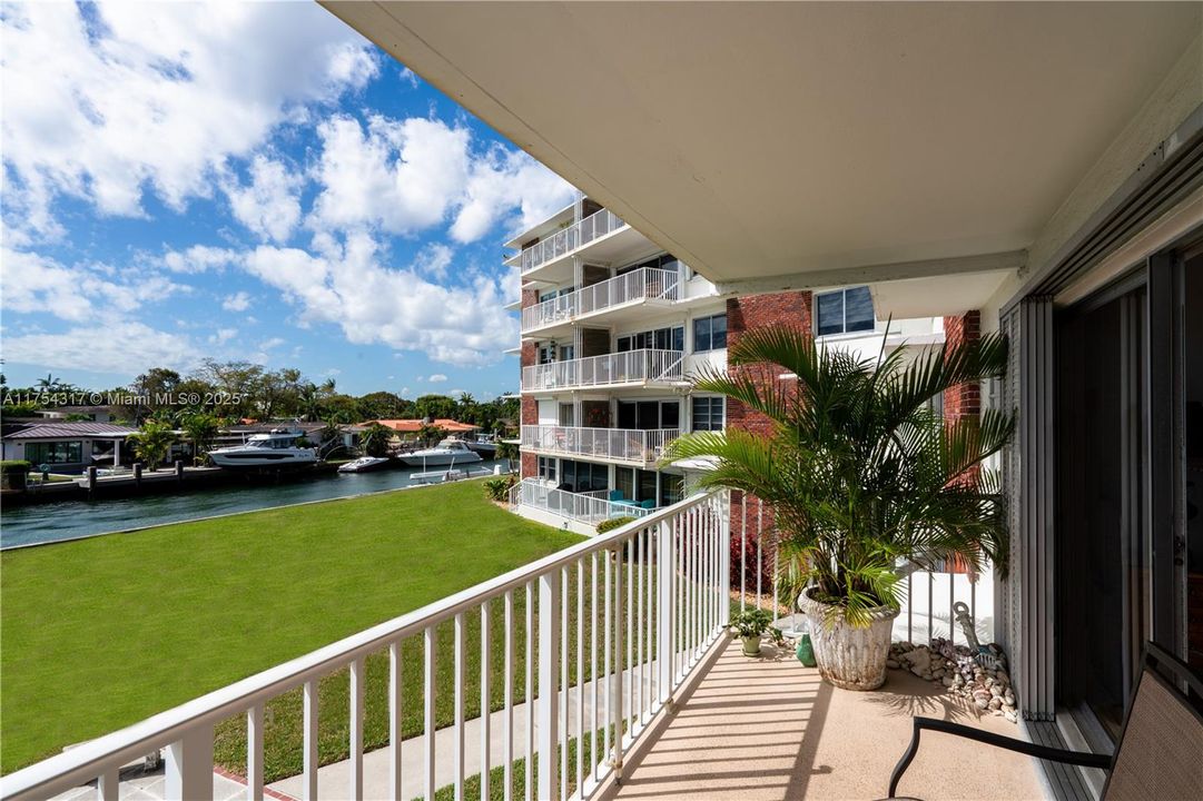 Recently Sold: $275,000 (1 beds, 1 baths, 891 Square Feet)